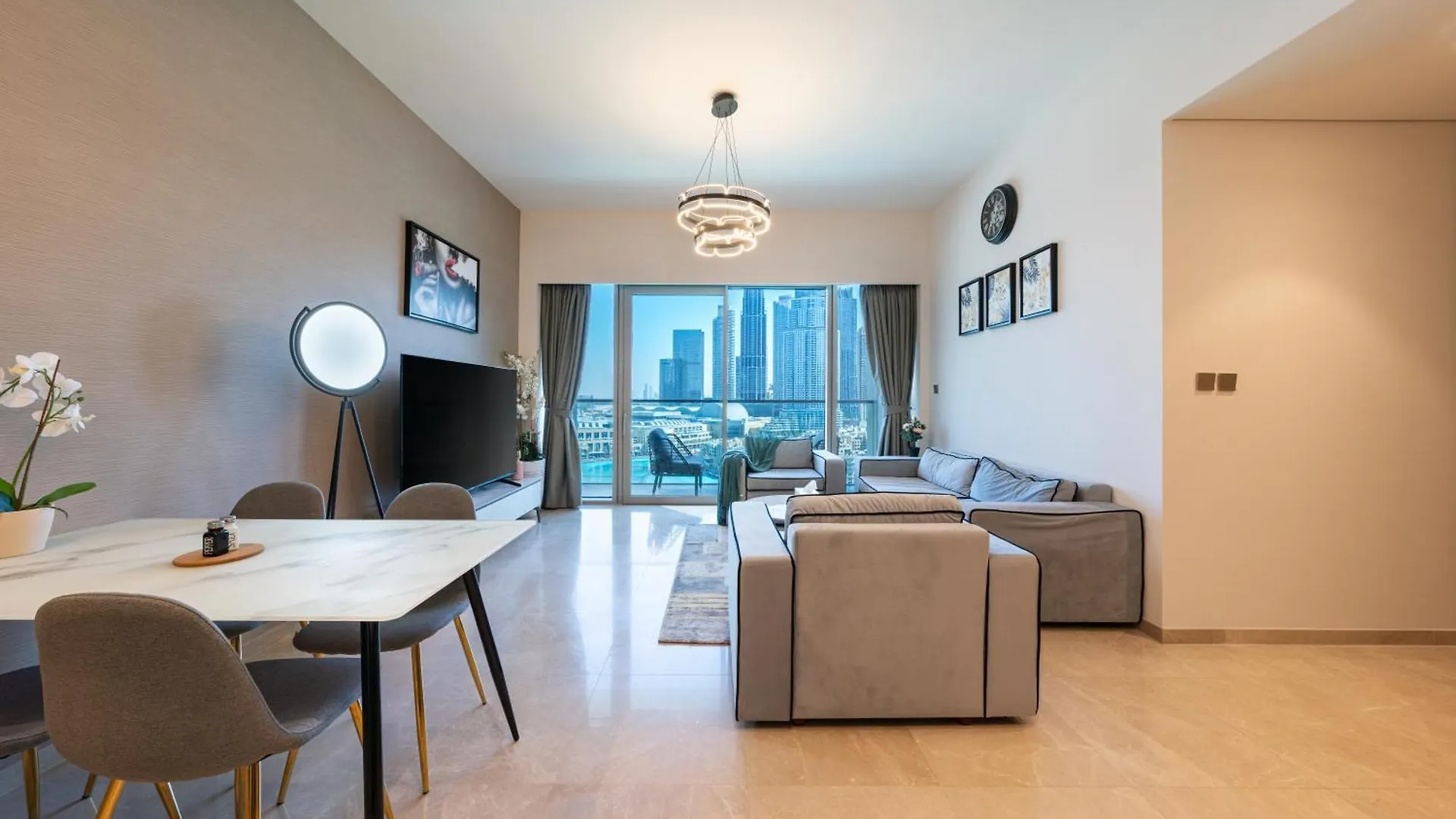 Apartamento Skyline Majesty - Luxury Living With Full Burj Khalifa & Fountain Views - 1703 Dubái 0*,